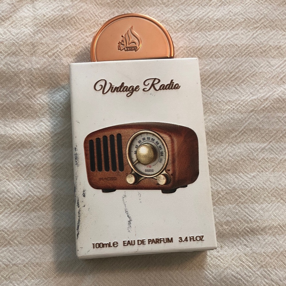 Lattafa Vintage Radio EDP
